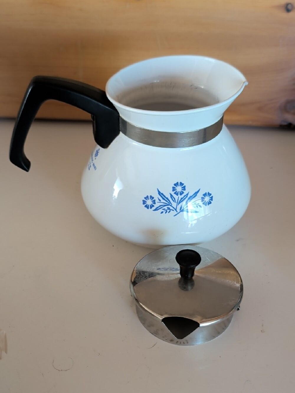VTG. Corningware Blue Cornflower 6-cup Teapot .( Model P-104) - Picture 6 of 11